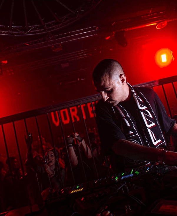 R-010 actuando en Vortex